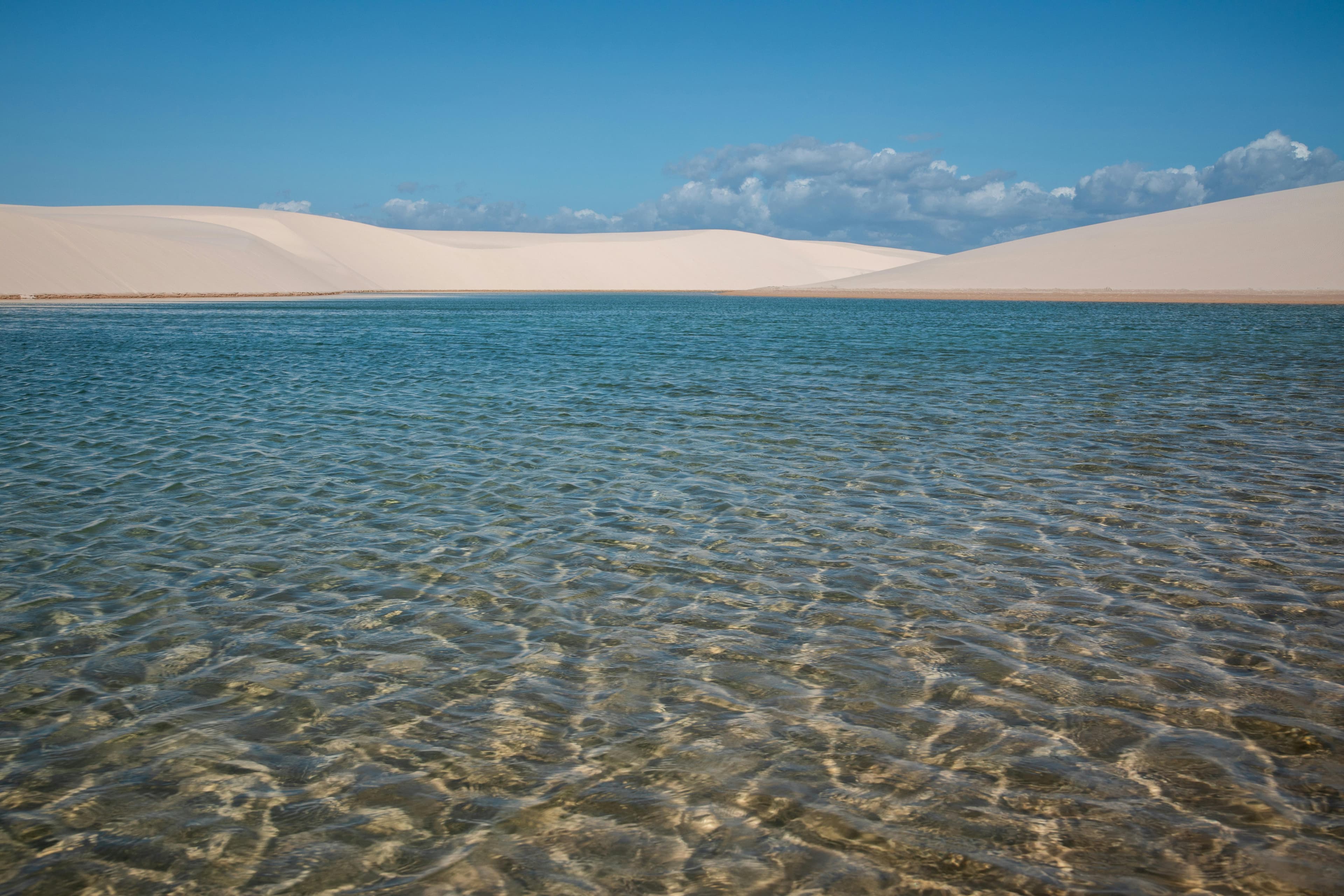Paisagem aérea das dunas e lagoas dos Lençóis Maranhenses