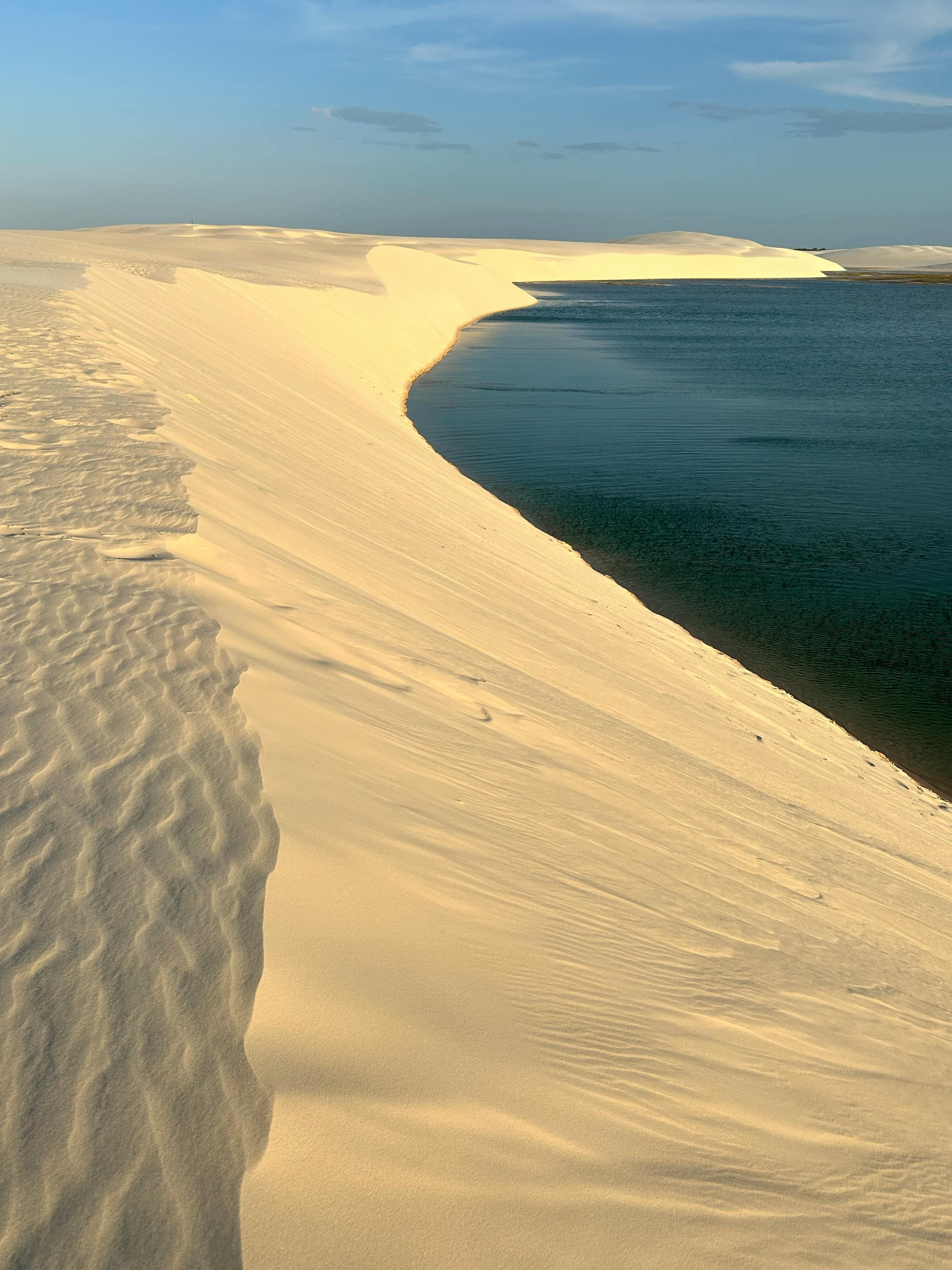 Reflexo das nuvens em lagoa dos Lençóis Maranhenses