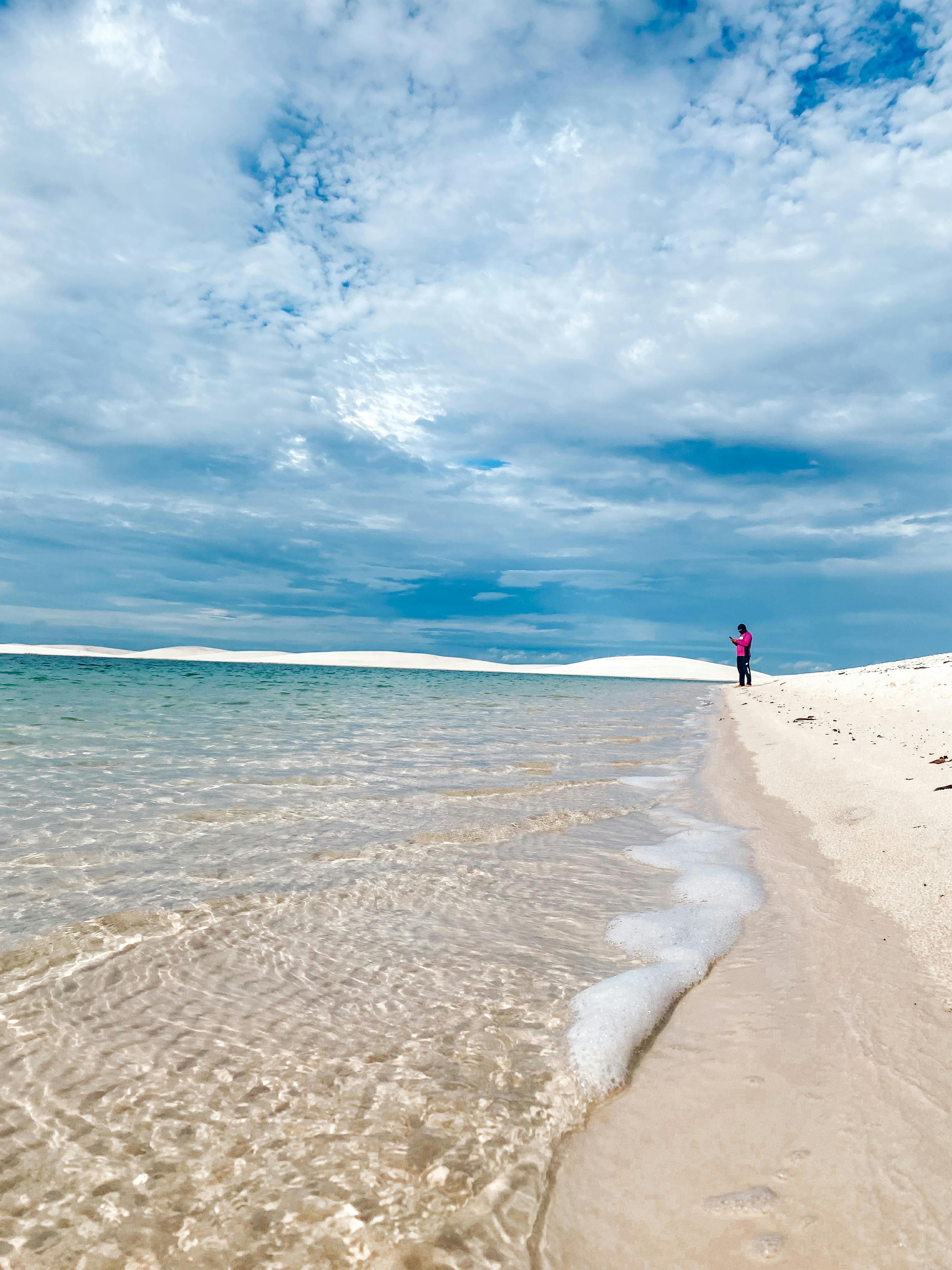 Lagoa isolada no Parque Nacional dos Lençóis Maranhenses