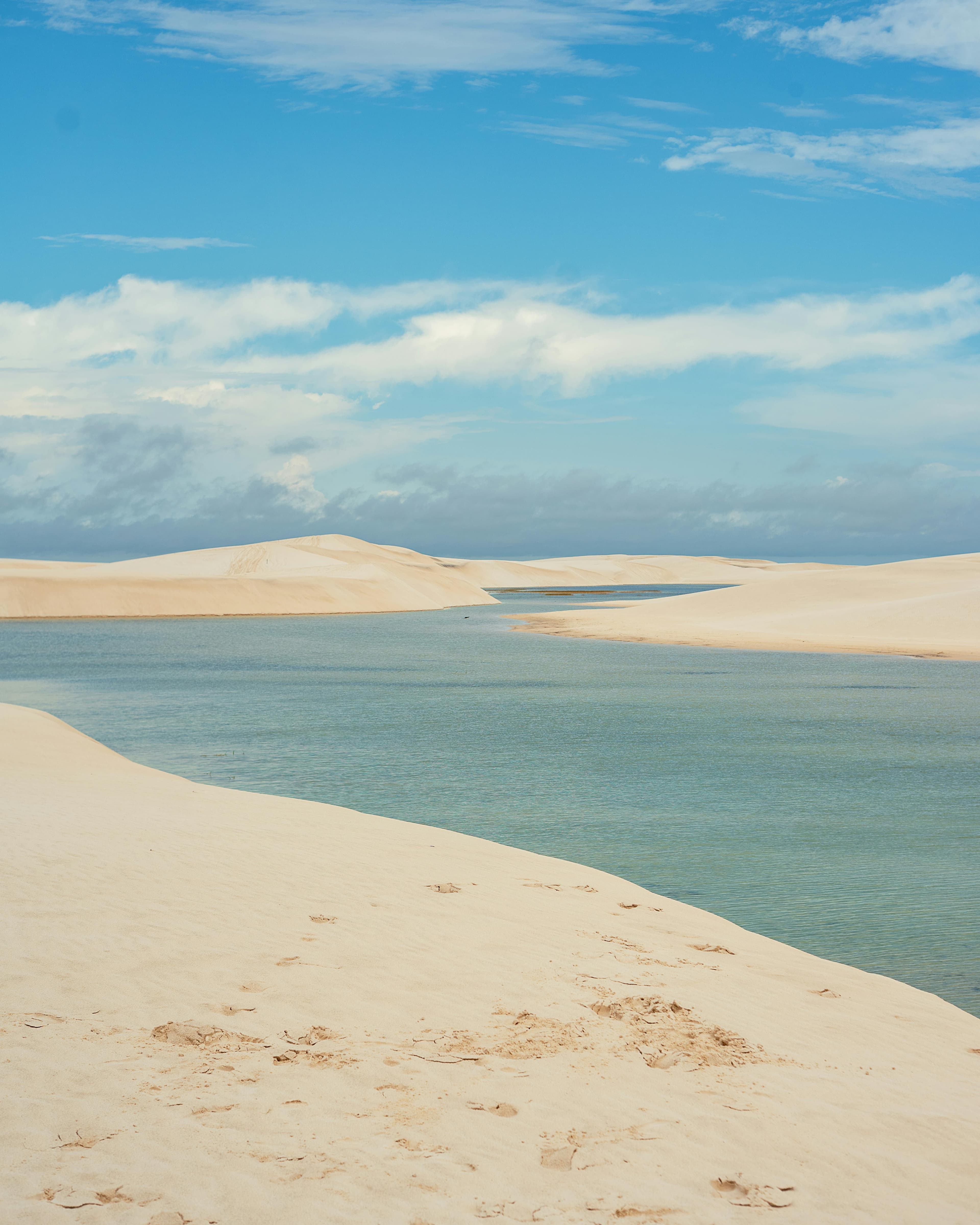Lagoa verde esmeralda dos Lençóis Maranhenses