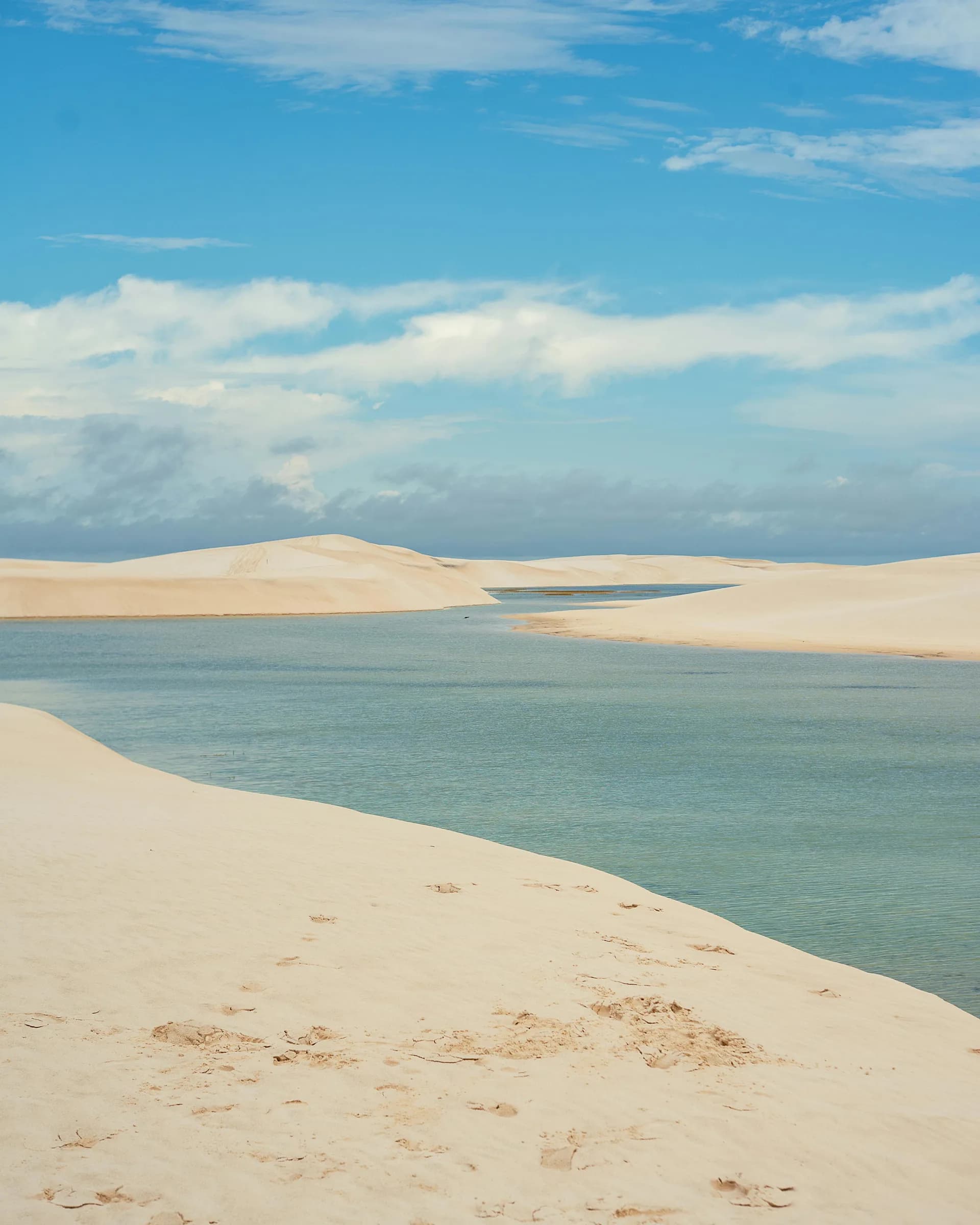Lagoa verde esmeralda dos Lençóis Maranhenses