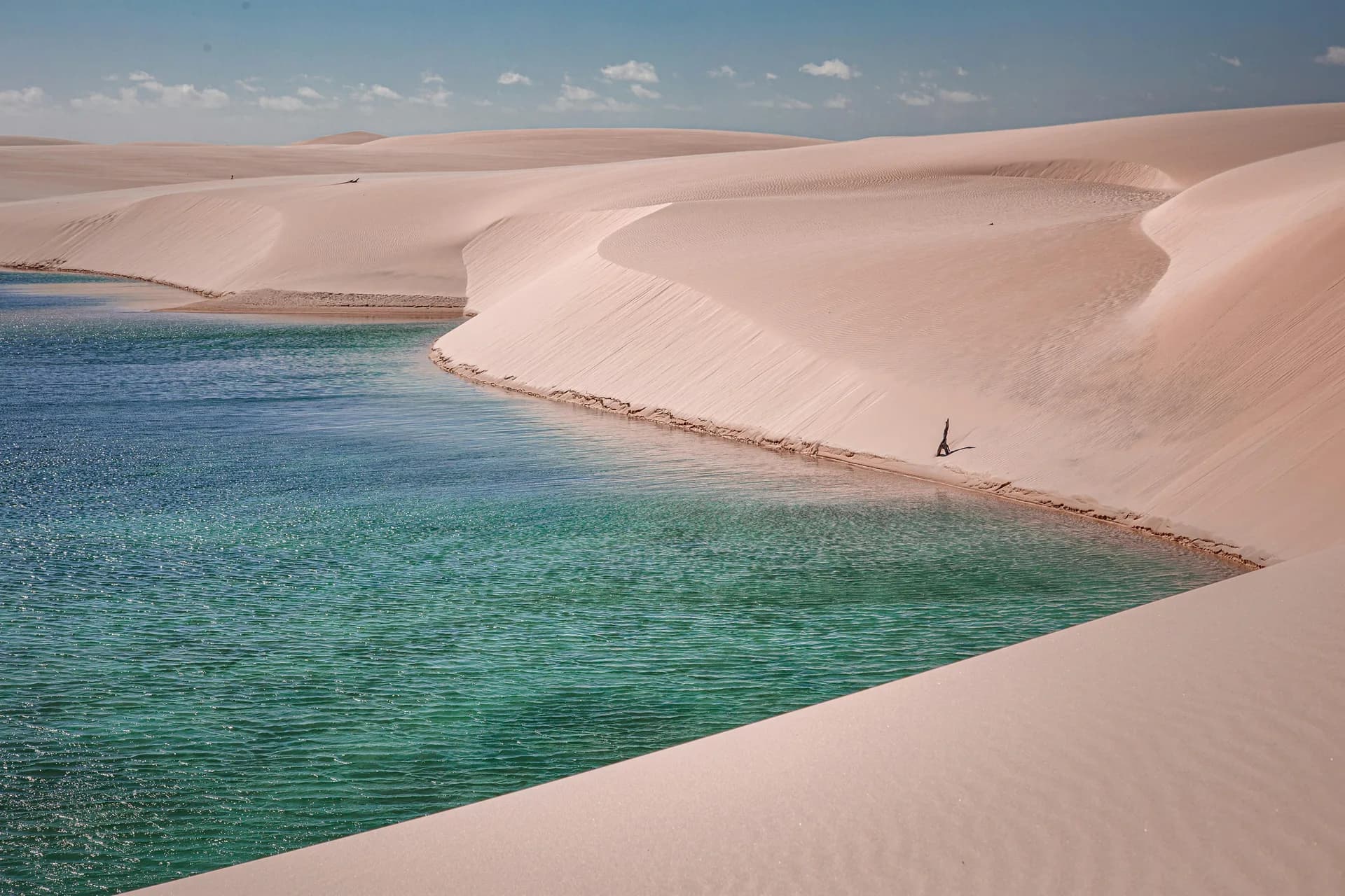 Lagoa de água doce nos Lençóis Maranhenses
