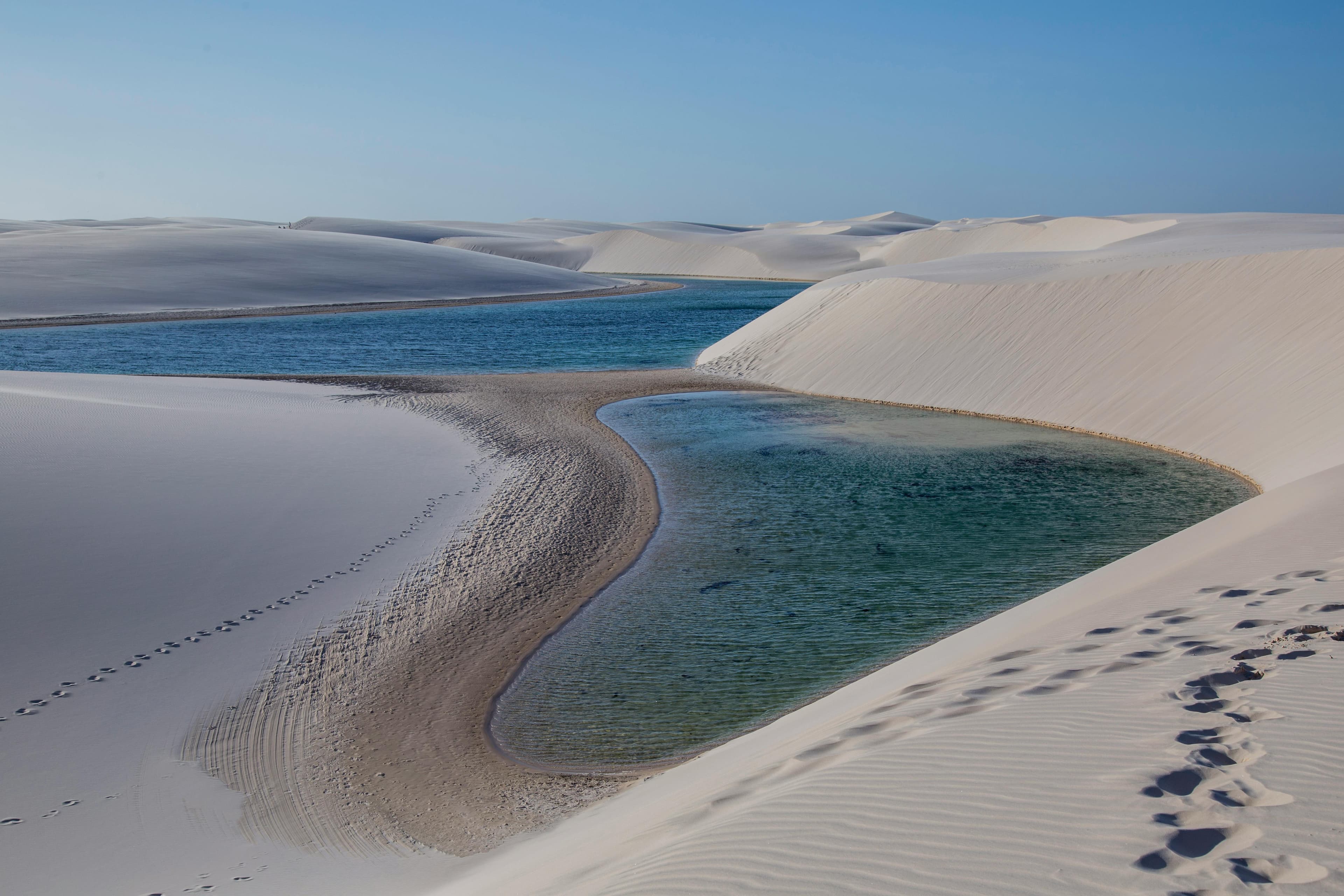 Contrastes de luz nas dunas dos Lençóis Maranhenses