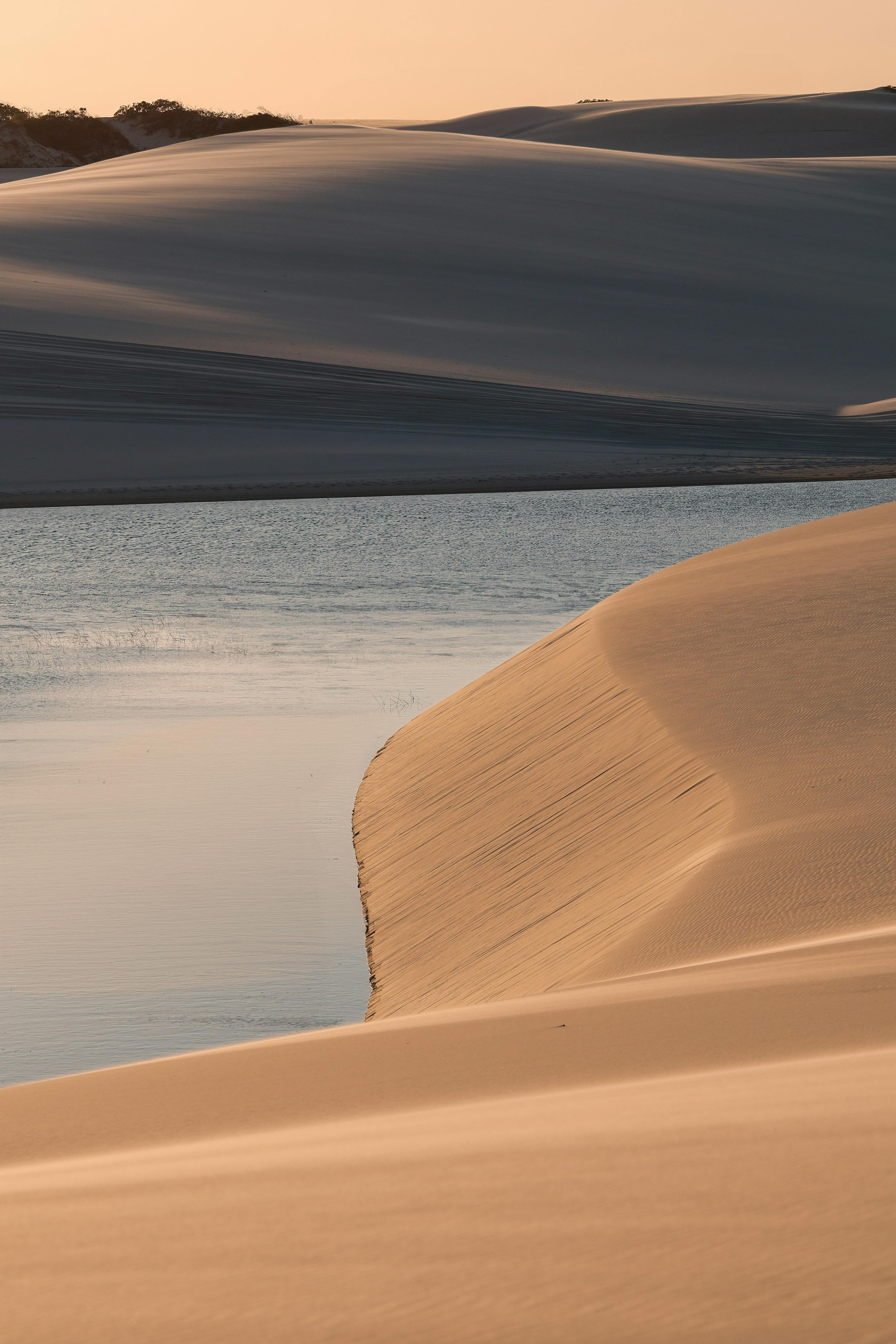 Paisagem dos Lençóis Maranhenses ao amanhecer